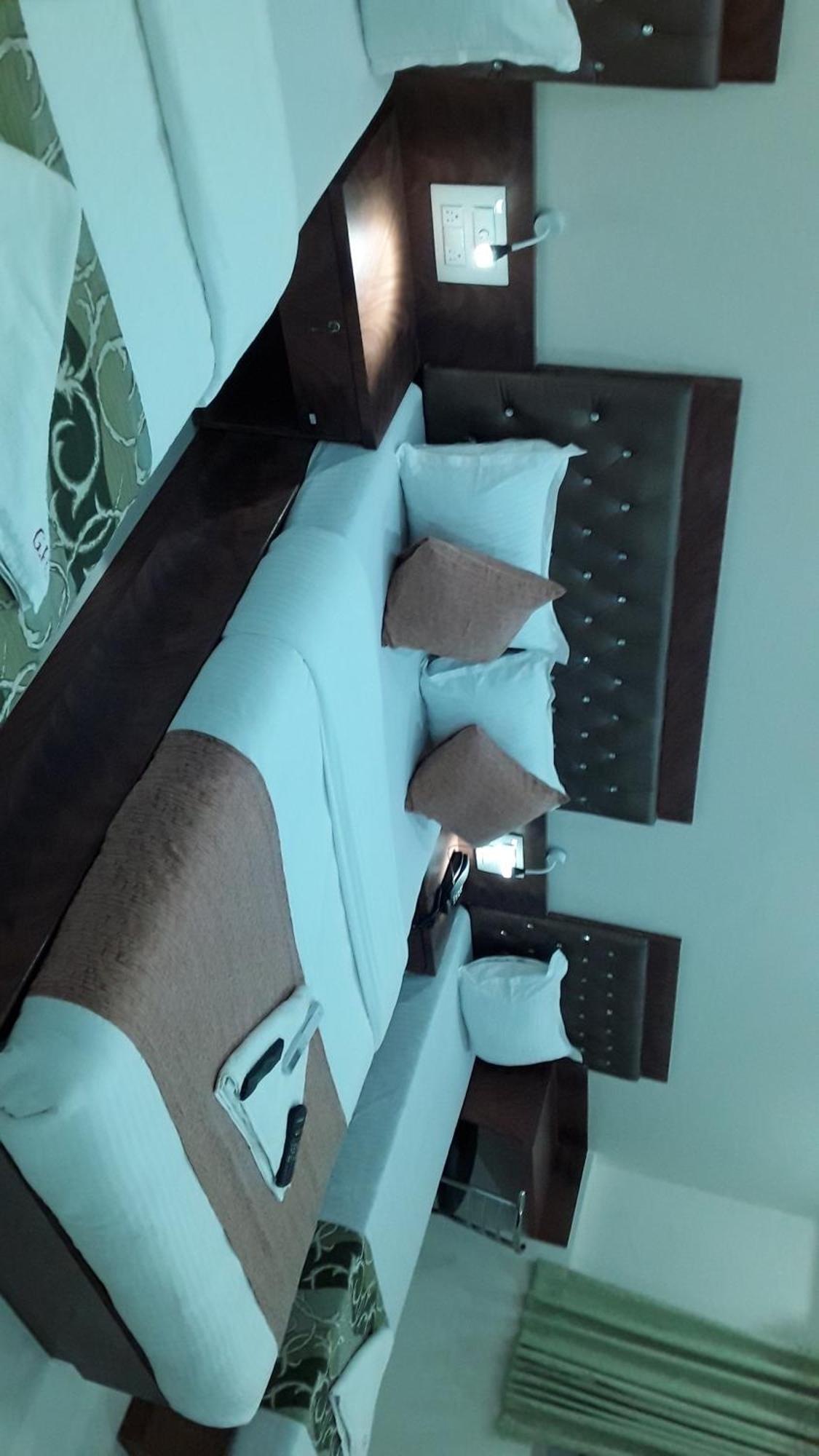 Hotel Golden Hayyath Inn Mumbai Exterior photo