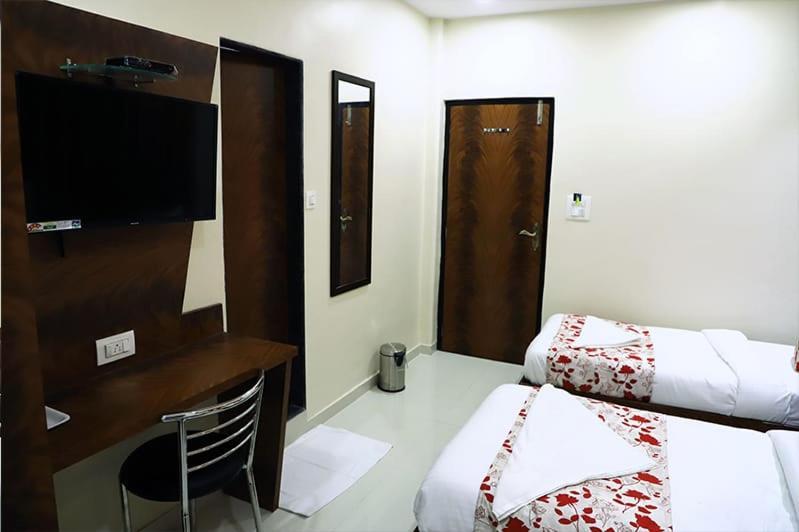 Hotel Golden Hayyath Inn Mumbai Exterior photo