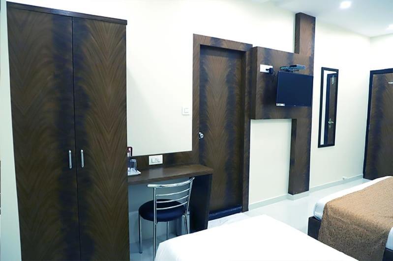 Hotel Golden Hayyath Inn Mumbai Exterior photo