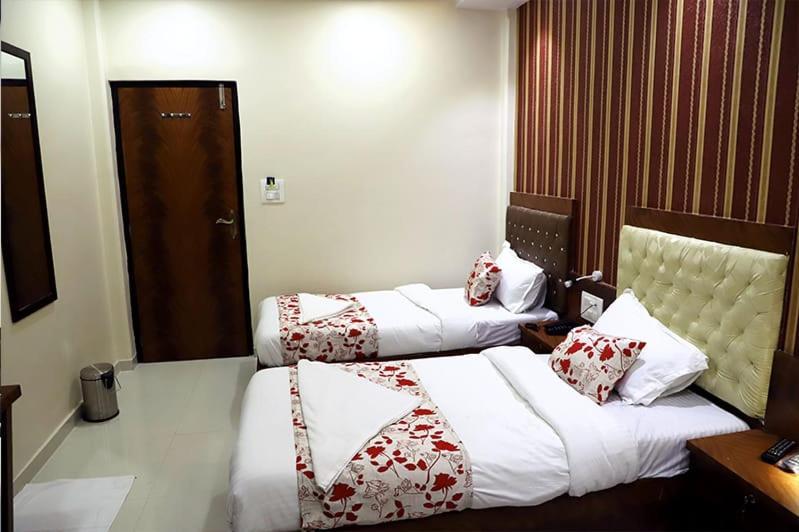 Hotel Golden Hayyath Inn Mumbai Exterior photo